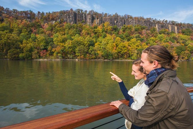 fall-foliage-cruise-on-yacht-full-moon-from-chelsea-piers