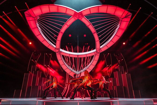 falling-in-love-grand-show-at-friedrichstadt-palast-berlin