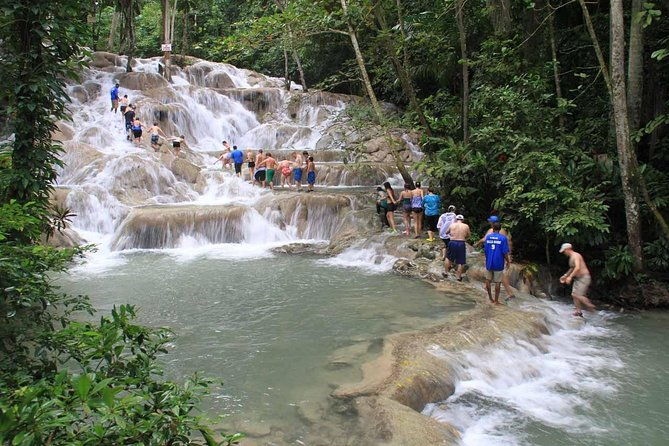 falmouth-shore-excursion-dunns-river-falls-express-plus-souvenir-shopping