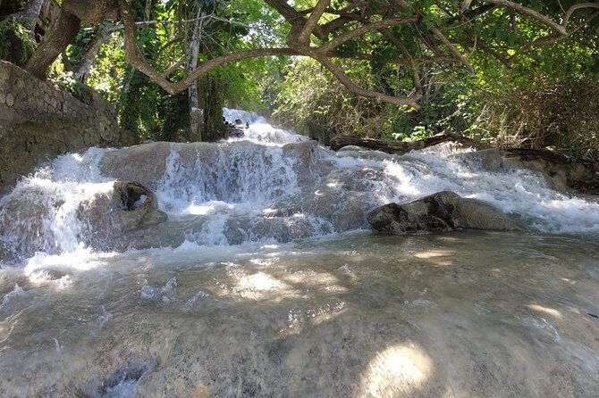 falmouth-to-ocho-rios-guided-tour-dunns-river-falls-shopping