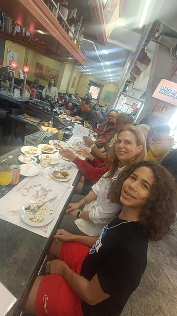 familly-friendly-tailored-tapas-giants-scavenger-hunts