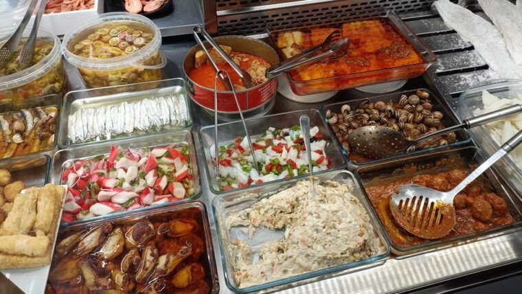 familly-friendly-tailored-tapas-giants-scavenger-hunts