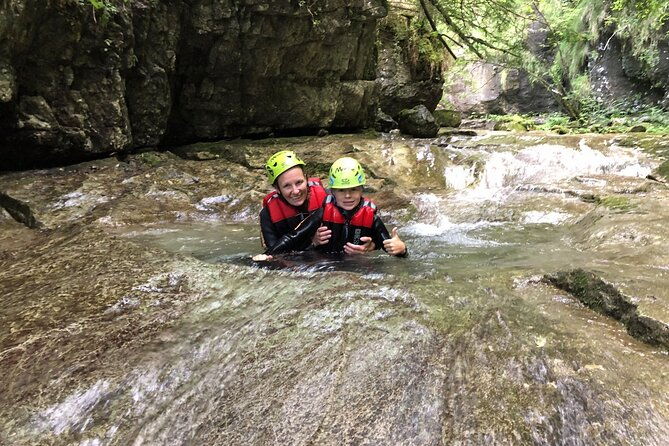 family-canyoning-2