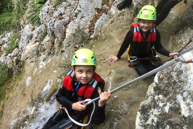 family-canyoning-2