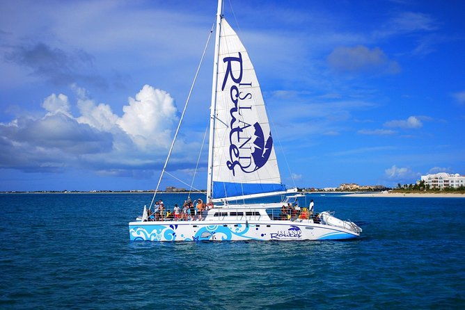 family-catamaran-snorkeling-cruise-turks-caicos