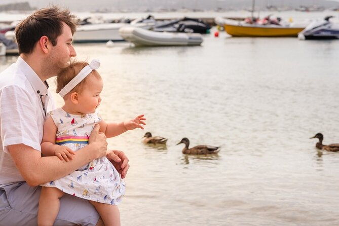 family-couple-photoshoot-with-a-professional-photographer