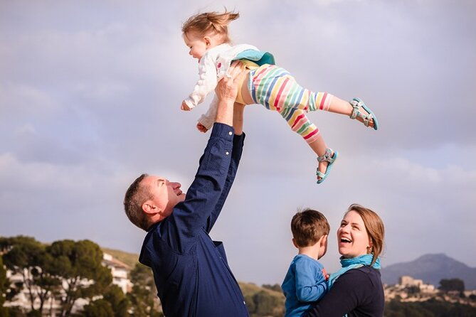 family-couple-photoshoot-with-a-professional-photographer