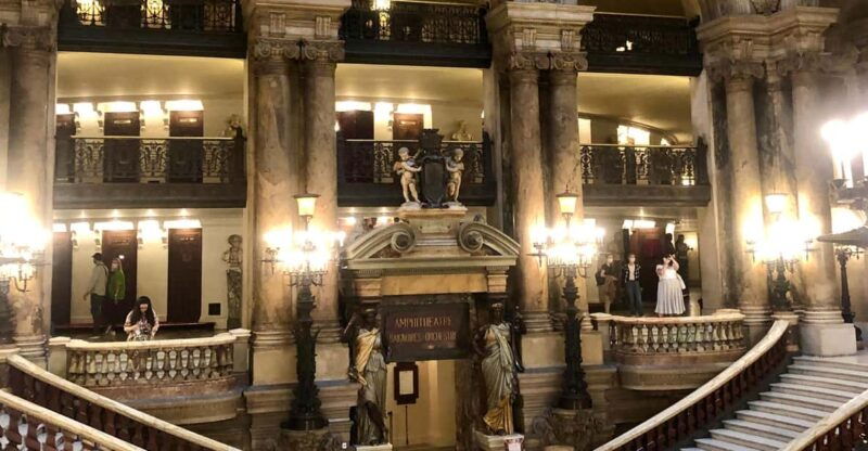 family-friendly-treasure-hunt-at-opera-garnier