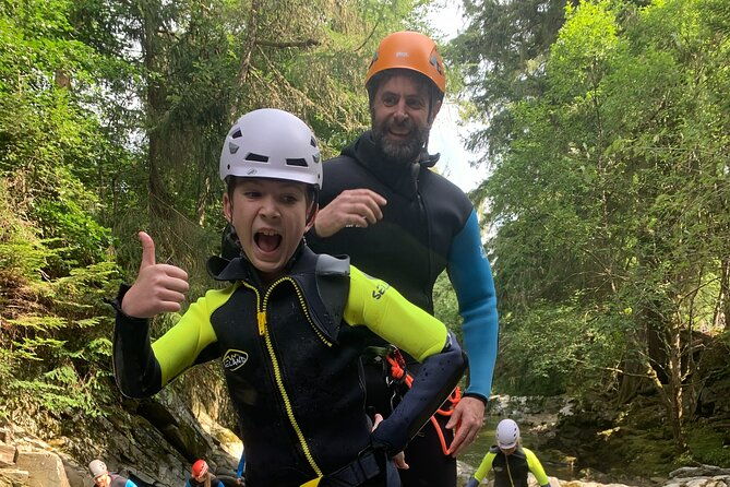 family-gorge-walking