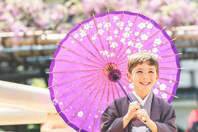 family-kimono-portraits-at-one-of-the-oldest-shrines-in-tokyo