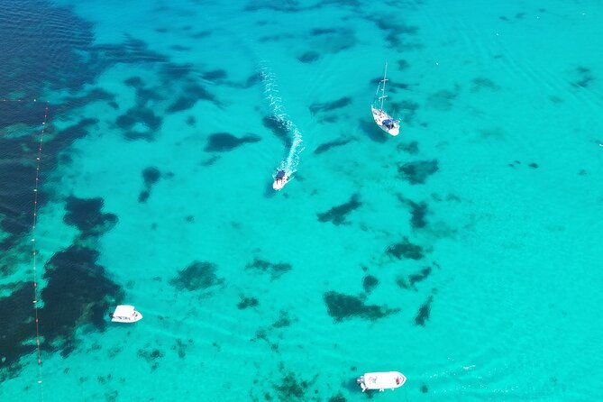 family-private-boat-trip-blue-lagoon-malta-comino-gozo
