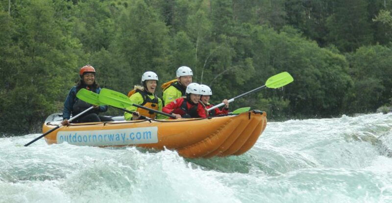 family-rafting-voss