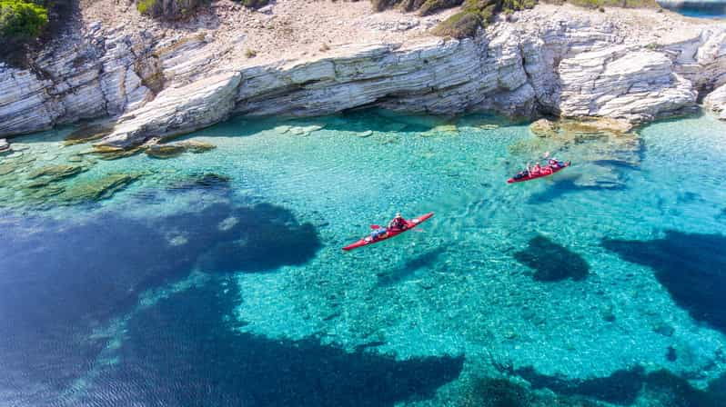 family-sea-kayak-at-meganisi-lefkada
