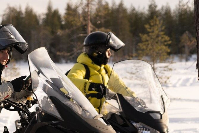 family-snowmobile-safari-in-rovaniemi