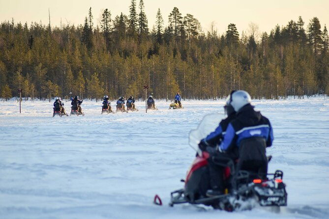 family-snowmobiling-in-rovaniemi-apukka-resort