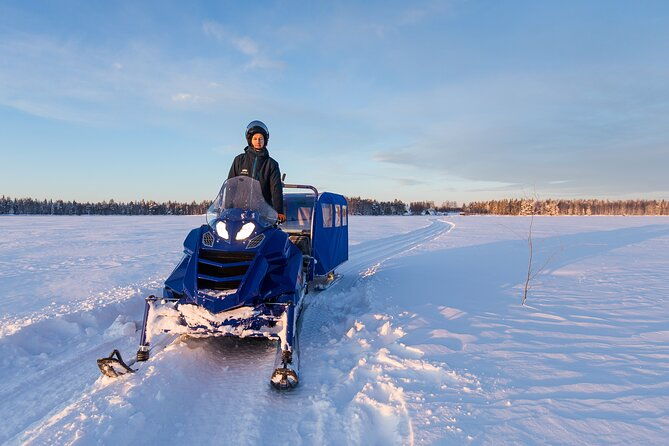 family-snowmobiling-in-rovaniemi-apukka-resort