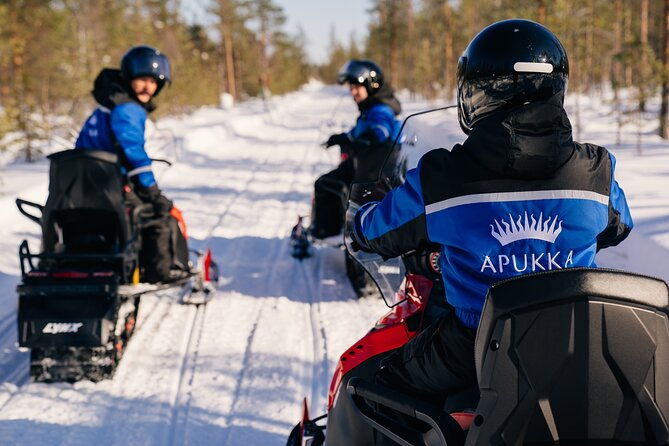 family-snowmobiling-in-rovaniemi-apukka-resort
