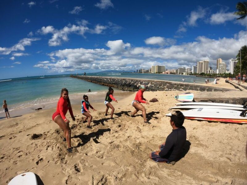 family-surfing-lesson-1-parent-1-child-under-13-others