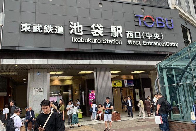 family-tour-in-tokyo-a-half-day-of-food-anime-sweets-with-guide