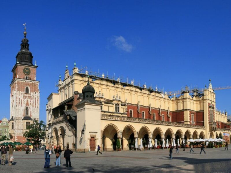 family-tour-of-krakow-old-town-with-sweets-factory-cruise-2