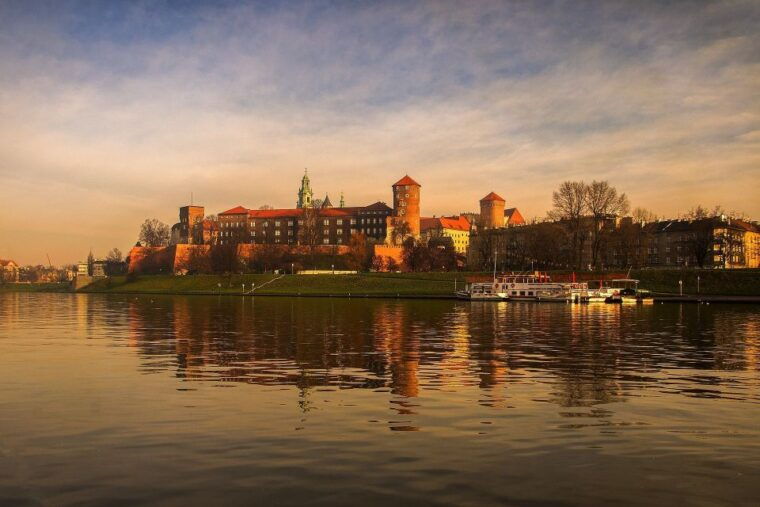 family-tour-of-krakow-old-town-with-sweets-factory-cruise-2