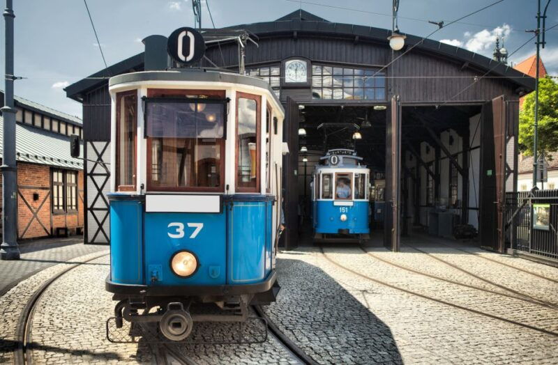 family-tour-of-linzs-old-town-postlingberg-and-grottenbahn