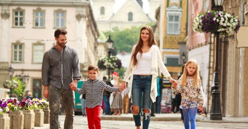 family-tour-of-linzs-old-town-postlingberg-and-grottenbahn