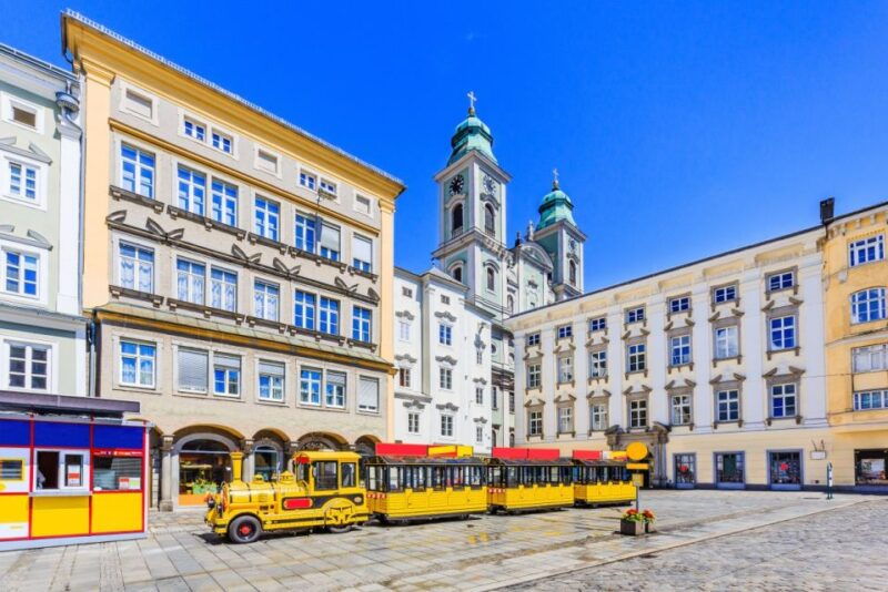 family-tour-of-linzs-old-town-postlingberg-and-grottenbahn