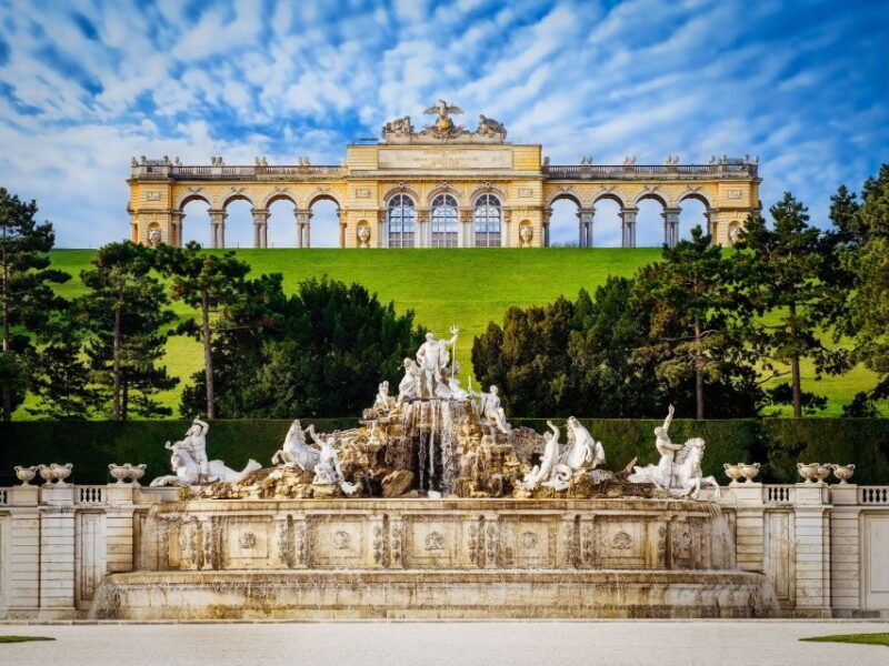 family-tour-schonbrunn-children-museum-vienna-with-transport