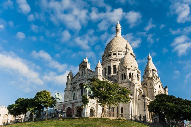family-treasure-hunt-in-montmartre