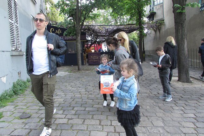 family-treasure-hunt-in-montmartre