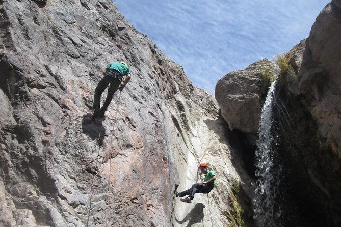 family-trekking-rappelling-potrerillos-angel-falls