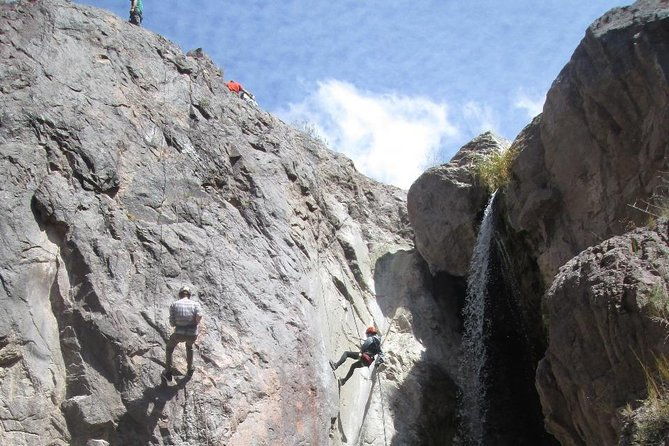 family-trekking-rappelling-potrerillos-angel-falls
