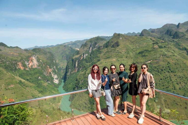 family-trip-4-days-3-nights-ha-giang-loop-private-car-tour