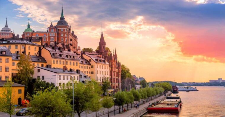 family-walking-tour-of-stockholms-old-town-junibacken