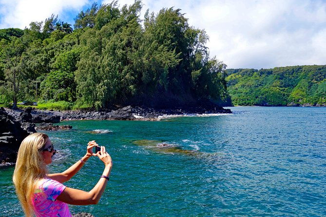 famous-road-to-hana-waterfalls-and-lunch-by-mercedes-van