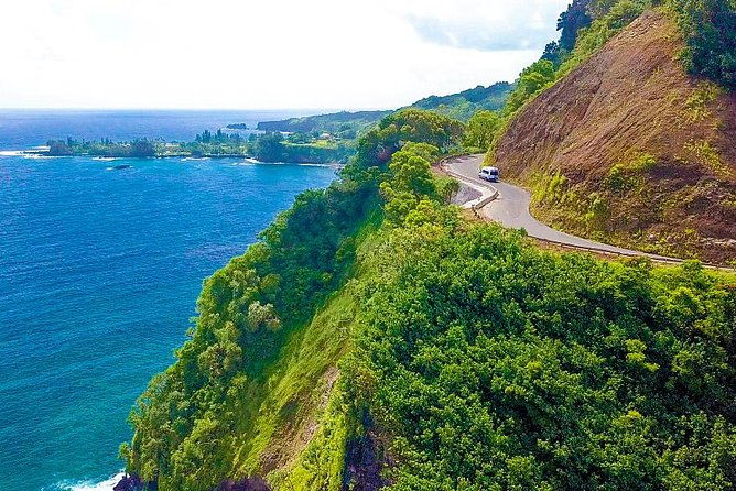 famous-road-to-hana-waterfalls-and-lunch-by-mercedes-van
