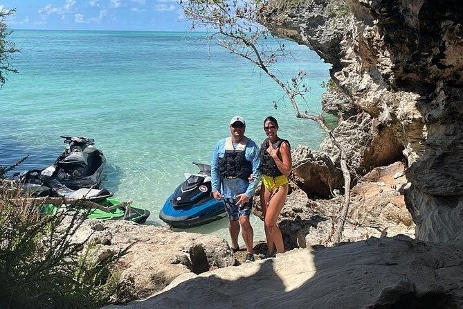famous-shipwreck-tiki-bar-iguana-island-private-jet-ski-tour