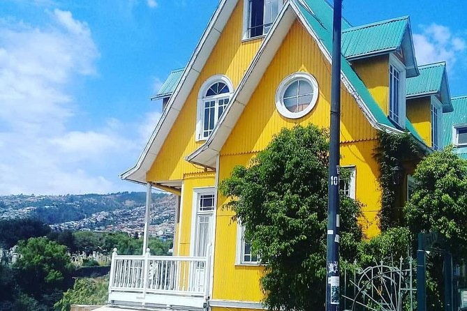 famous-valparaiso-premium-walking-tour-with-a-native-guide