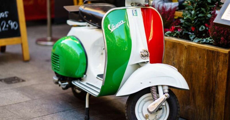 fantastic-vespa-tour-with-driver-in-rome