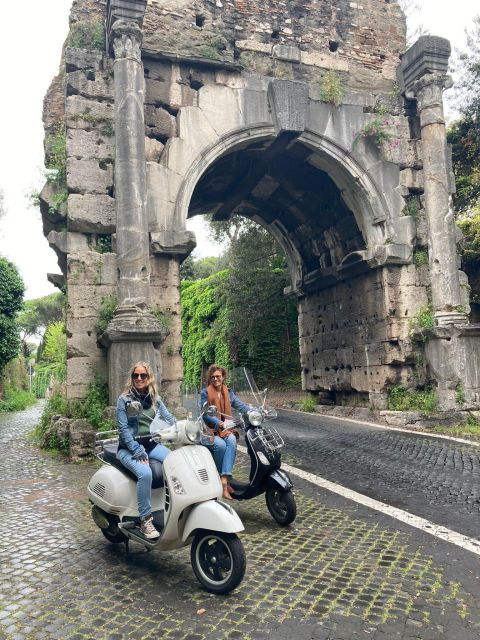 fantastic-vespa-tour-with-driver-in-rome