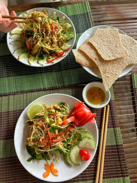 farming-with-farmers-at-ancient-vegetable-village-tra-que