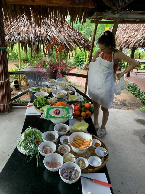 farming-with-farmers-at-ancient-vegetable-village-tra-que