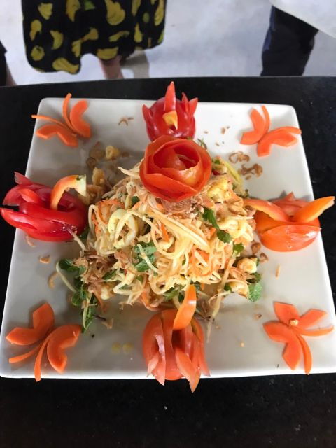 farming-with-farmers-at-ancient-vegetable-village-tra-que