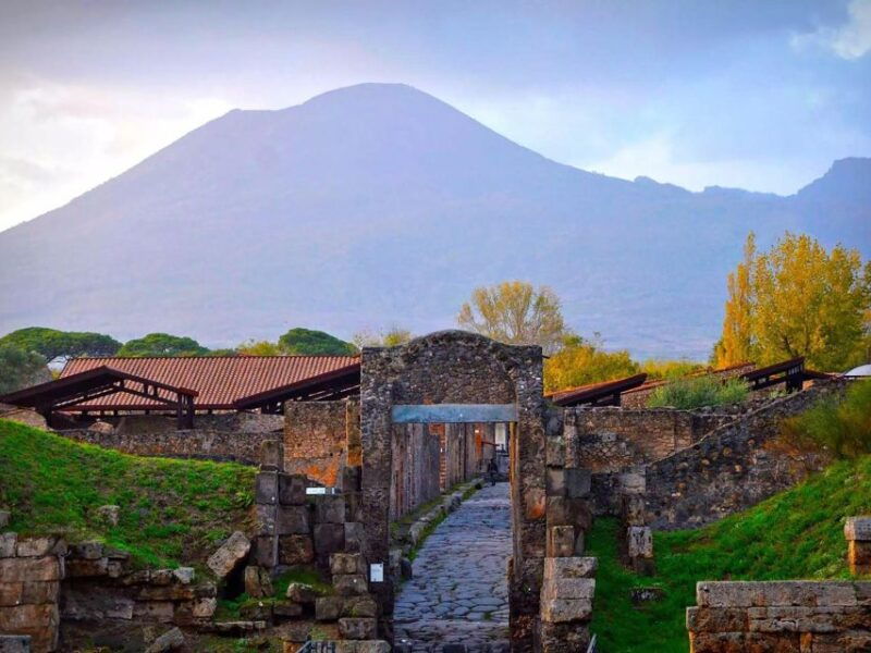fascinating-excursion-through-pompeii-and-vesuvius