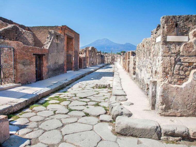 fascinating-excursion-through-pompeii-and-vesuvius