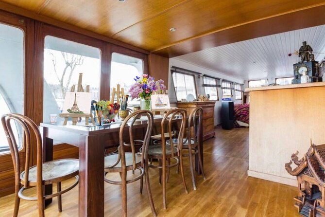 fashion-design-on-the-boat-with-brunch-in-the-centre-of-paris