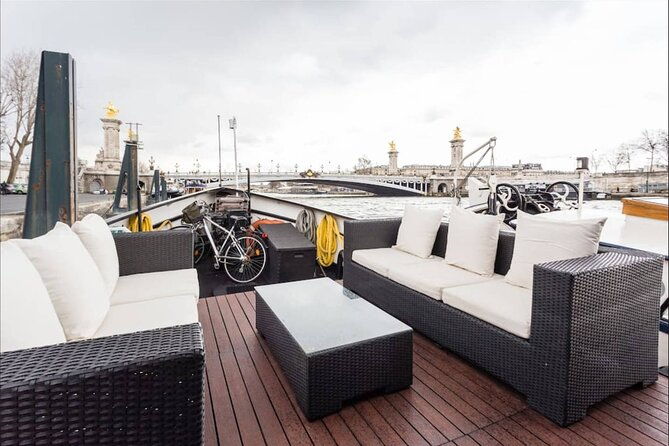 fashion-design-on-the-boat-with-brunch-in-the-centre-of-paris
