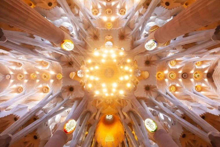 fast-track-access-sagrada-familia-1-5-hour-guided-tour