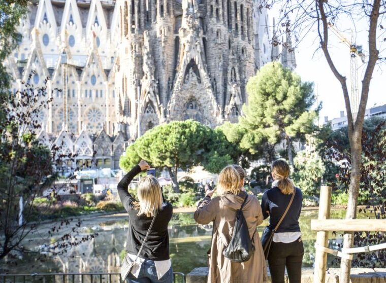 fast-track-access-sagrada-familia-1-5-hour-guided-tour